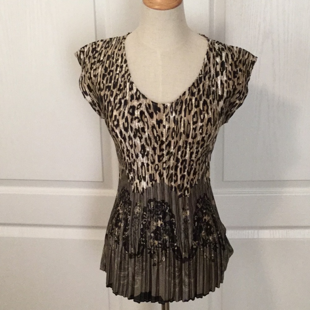 Milano 🛍 Fitted Gold & Black Cap Sleeved Top.